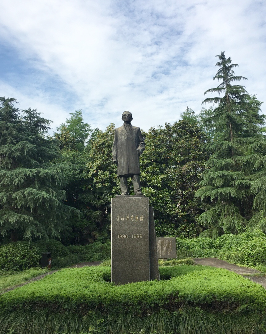 é������