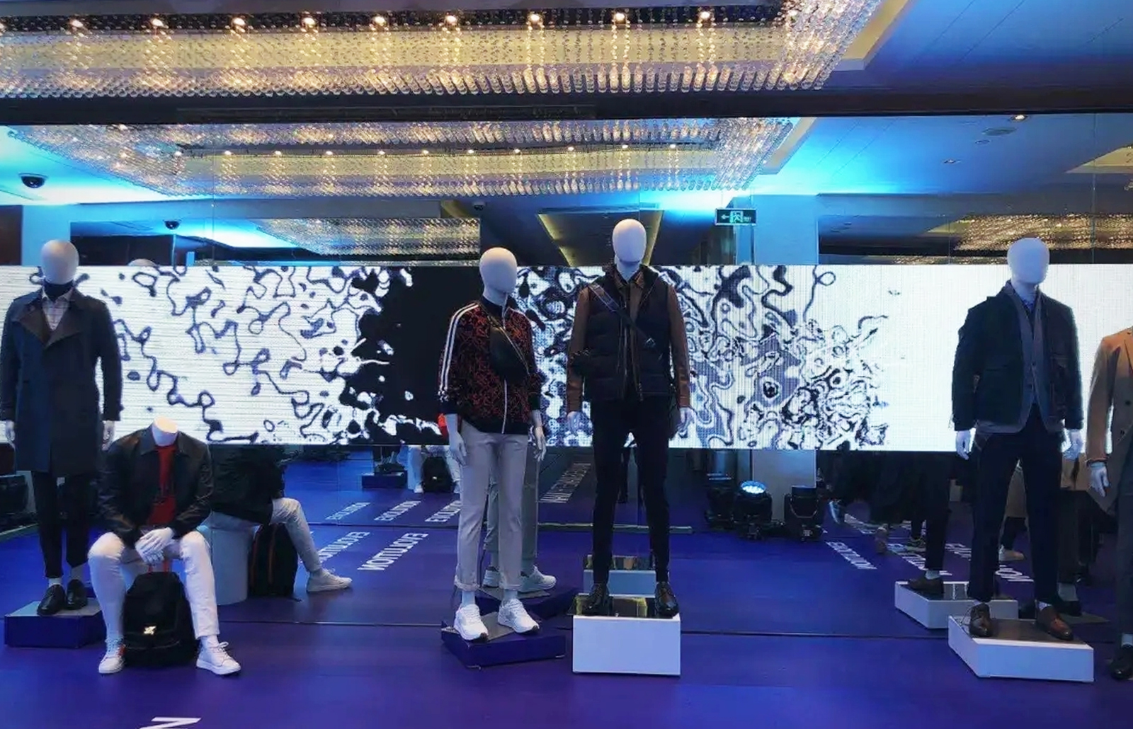 ���bչ�N��չ�^