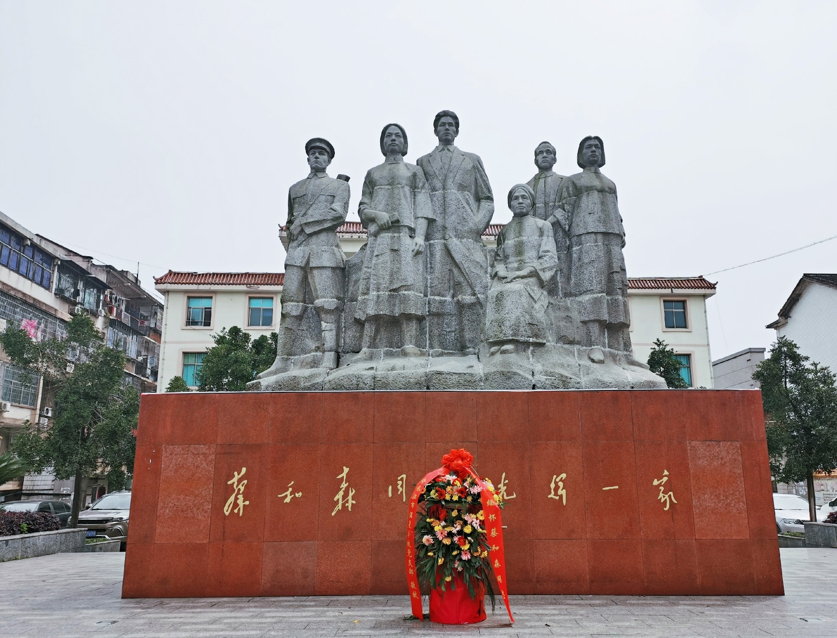 �̺�ɭ�V�����̺�ɭͬ־���xһ�ҡ�Ⱥ������