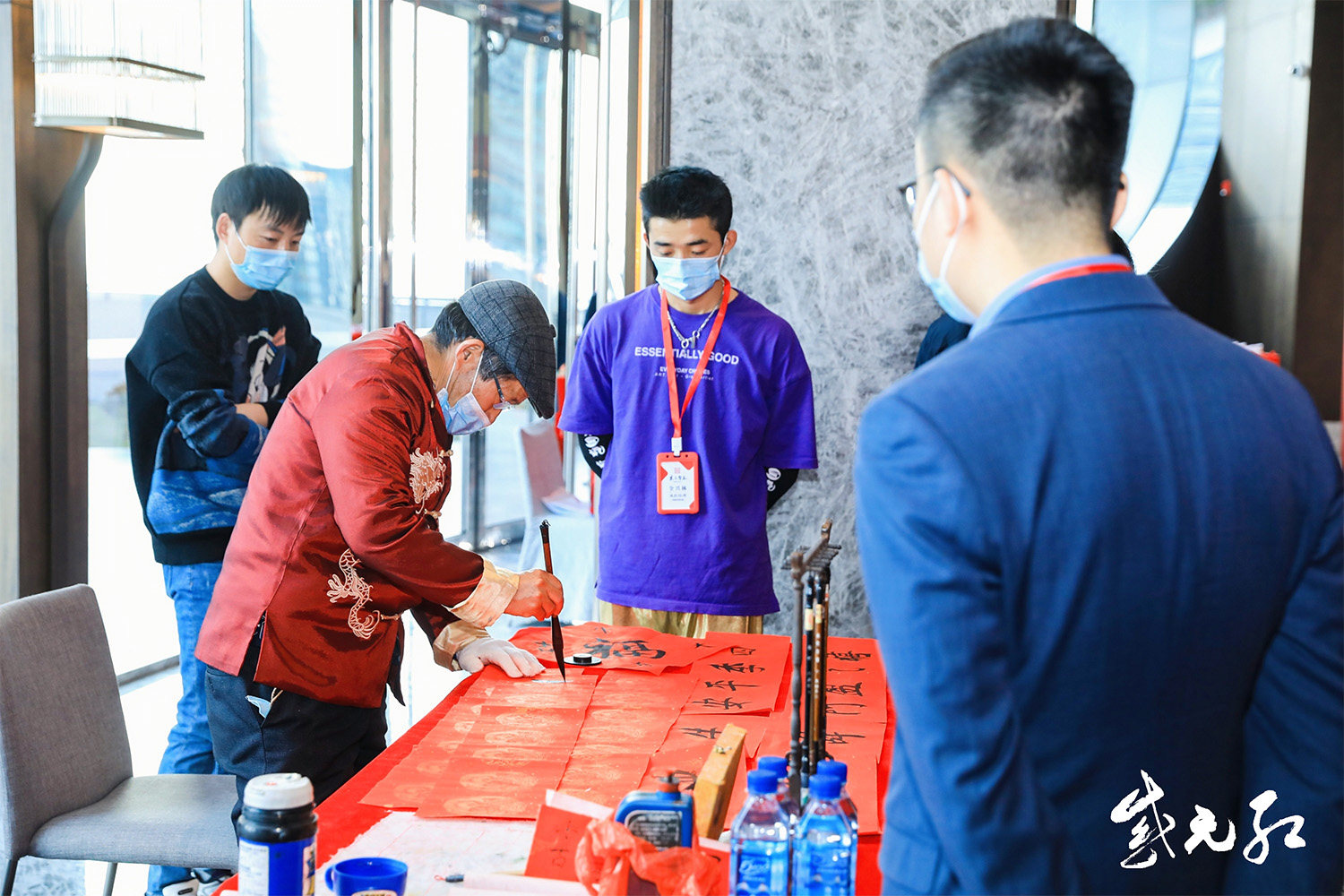 �����҄���������