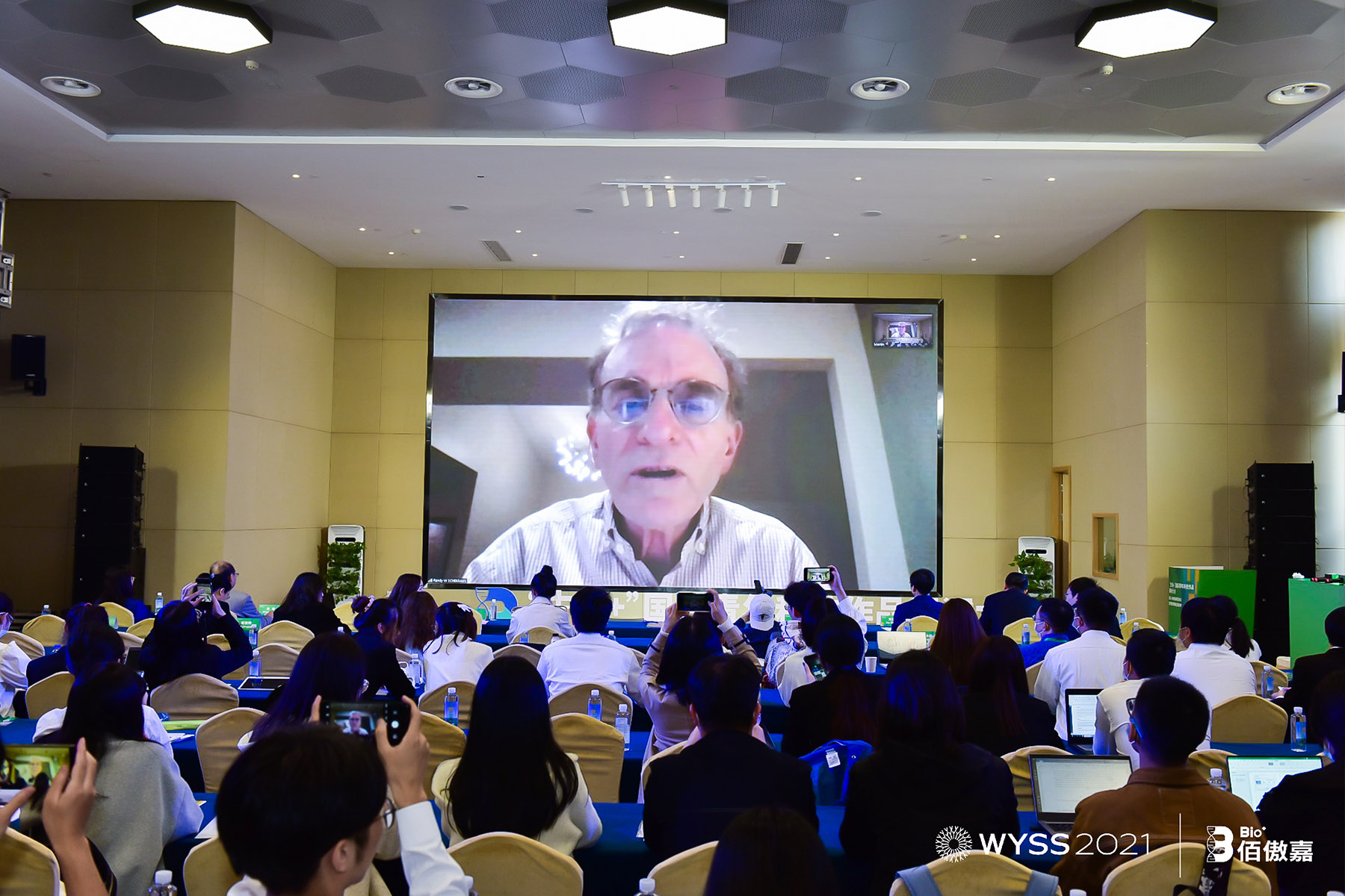 �Z��(ji��ng)�@�����m��-�x�������ھ��υ���(hu��)