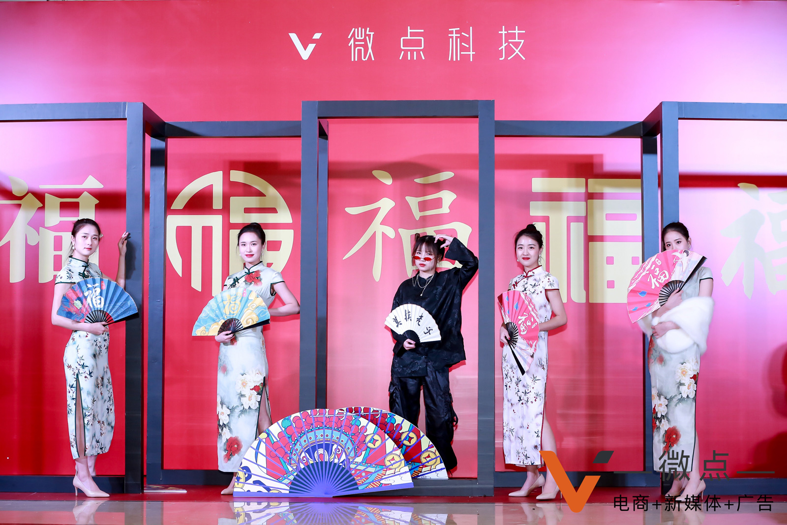 ����������[��