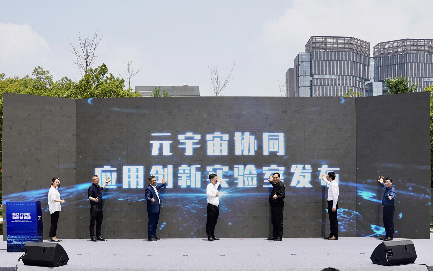 �X���^Ԫ����fͬ���Ä�����Ұl��