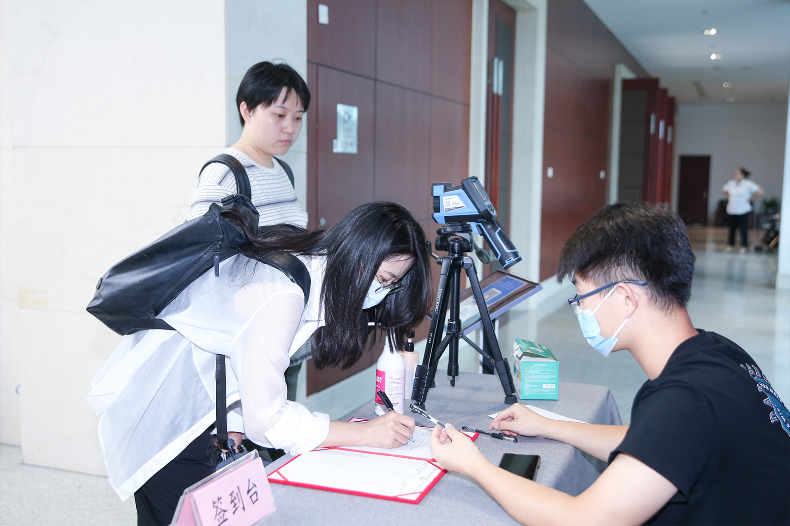 ��������������h��