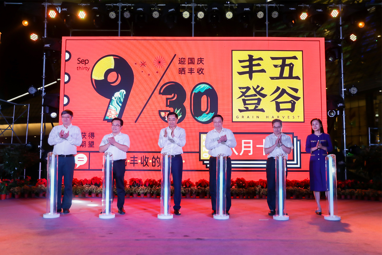 ���������l���S�չ����Ｏ�л�����}����ӭ���c ���S��