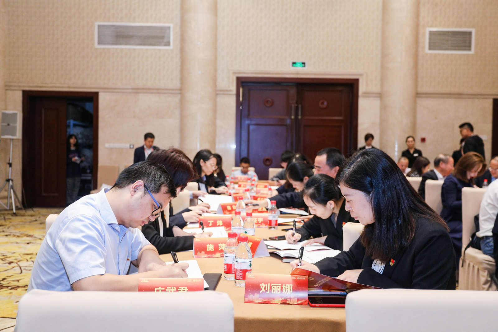 ��Ͷ�خa(ch��n)�������Cȯ�h���Y(ji��)�����s�F(xi��n)��