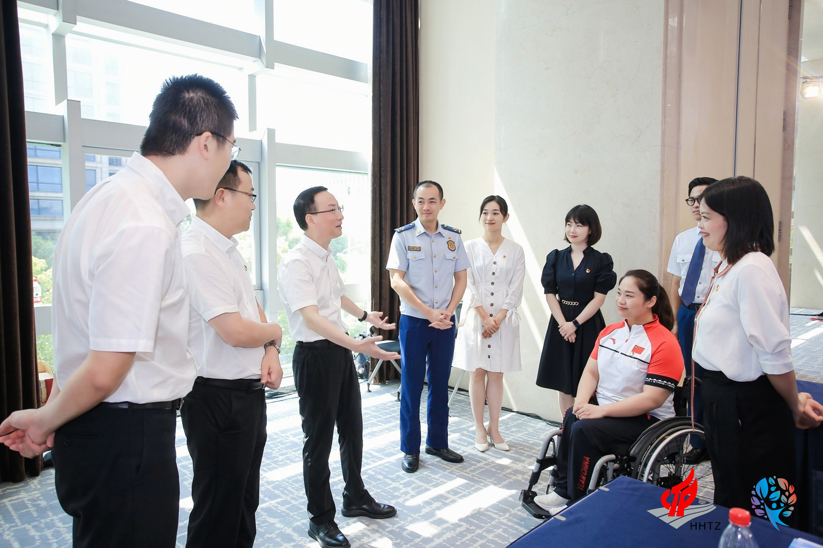 ������ί�����������L(zh��ng)��������־��L(zh��ng)��(y��ng)ѩ�ֺ����ꂃ�H�н���