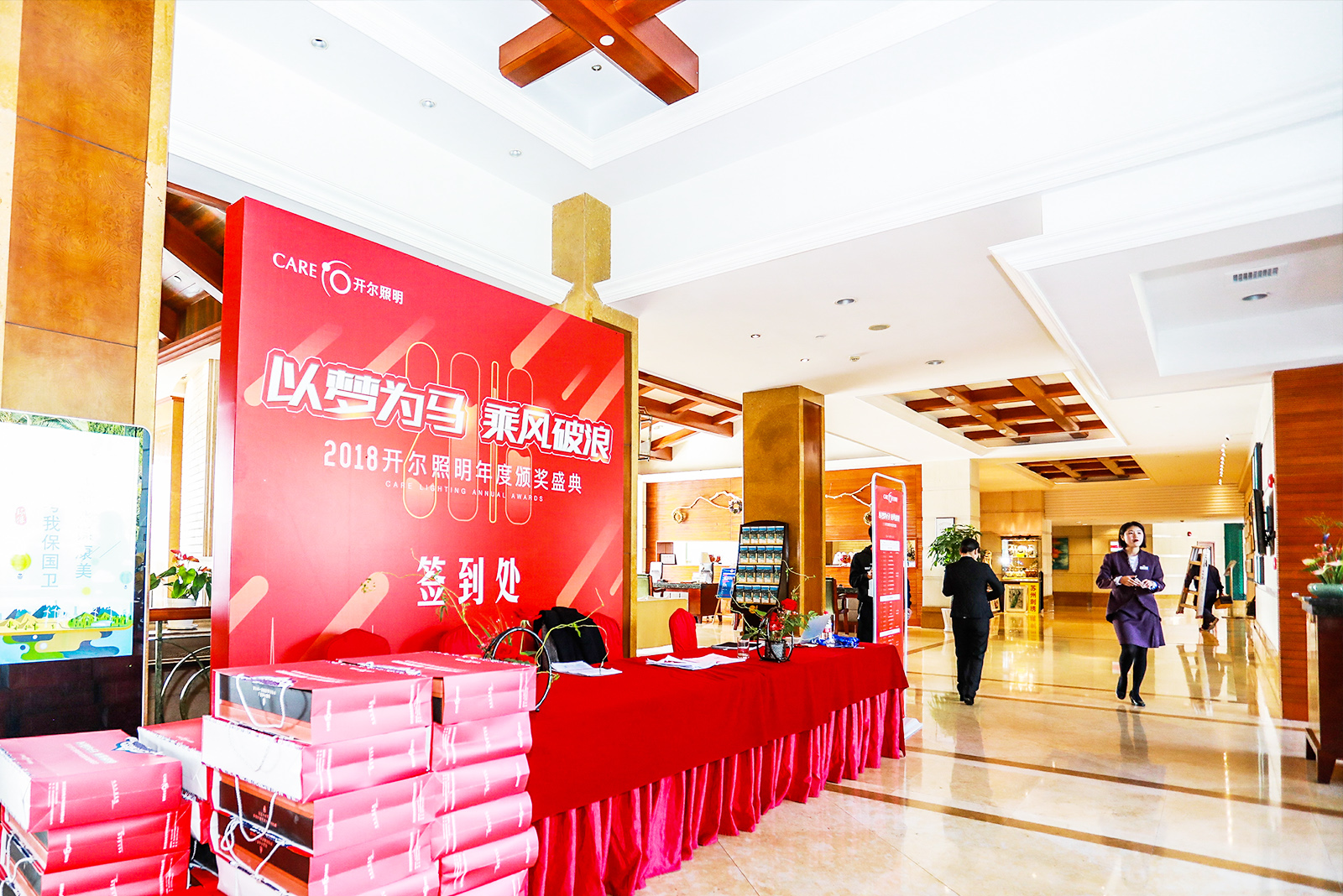 �����ӬF������