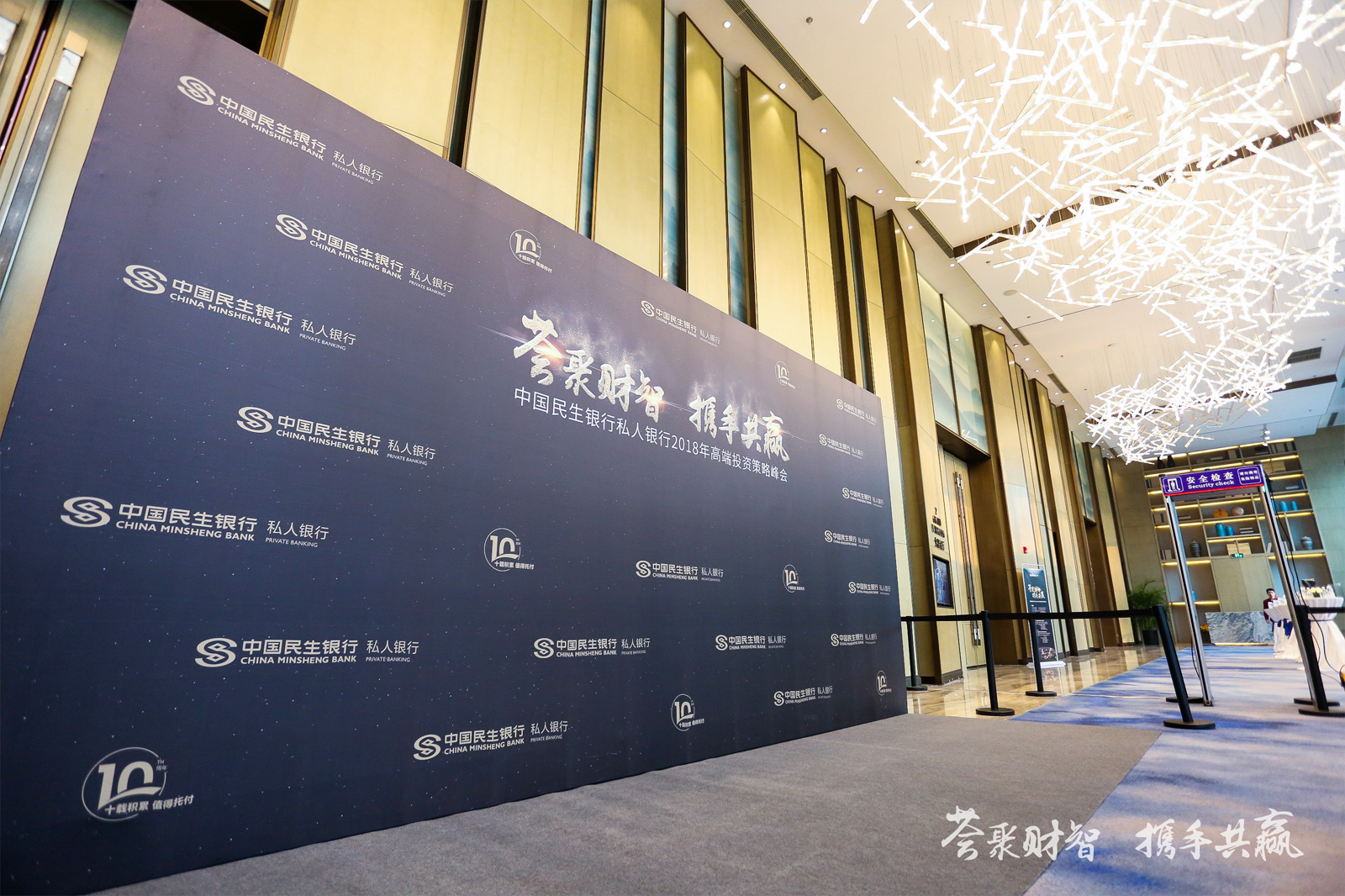 ��ӬF���M�������