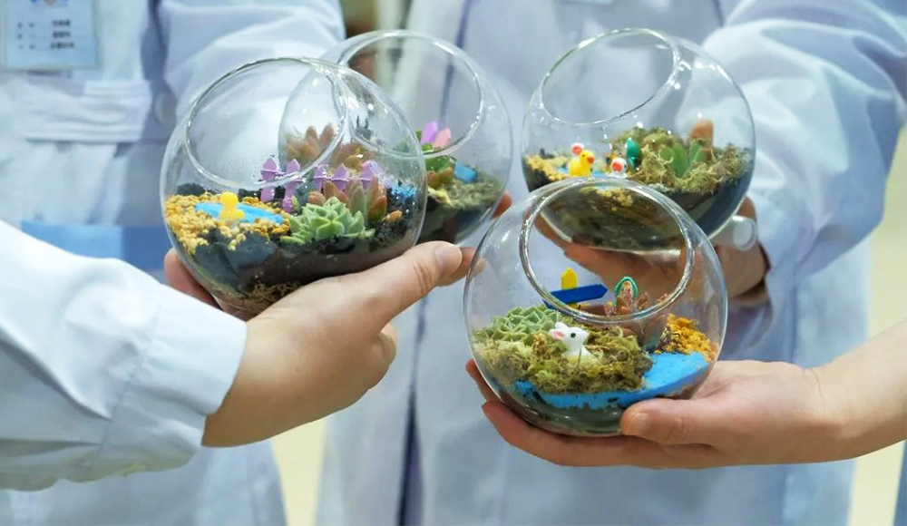 ���ˋDŮ��(ji��)΢���^��ˇ�������(d��ng)