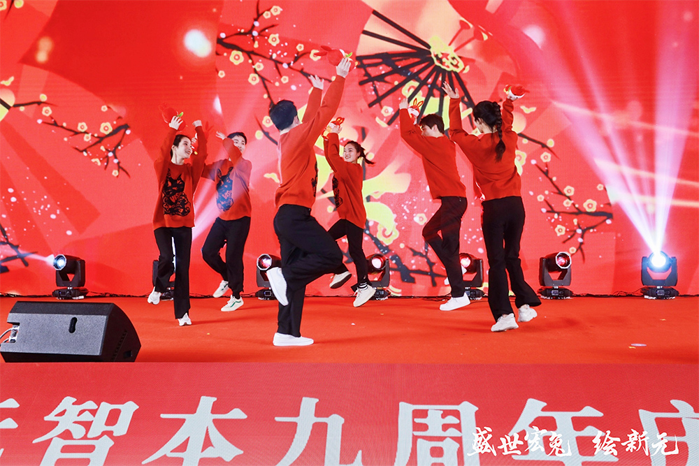 ����c���(d��ng)���݃�(n��i)�ݲ߄�