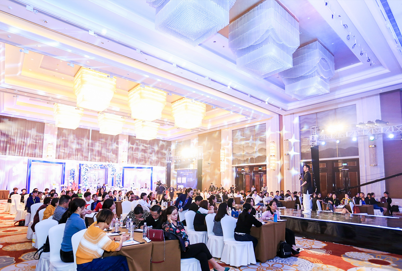 品牌公司答謝盛典活動現(xiàn)場