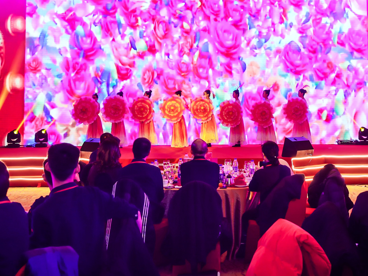 �����ˇ���ݹ�Ŀ