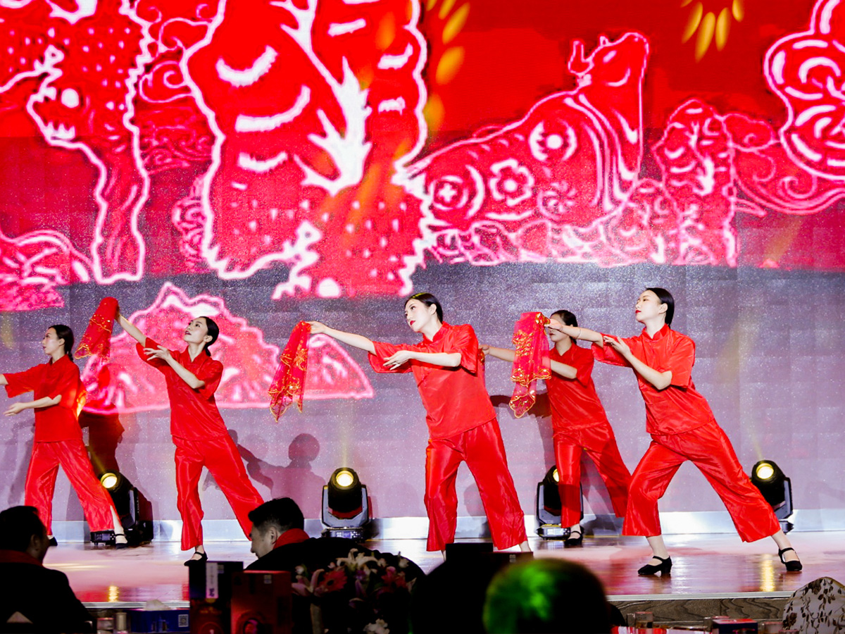 公司新年晚會舞蹈表演節目