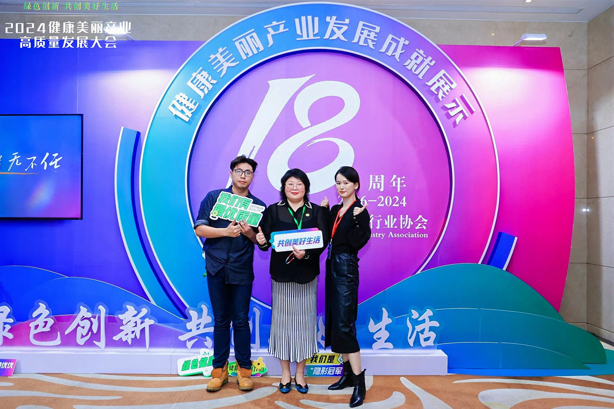 ����ˆT�ڽ��������a�I�lչ�ɾ�չʾ�^ǰ��Ӱ