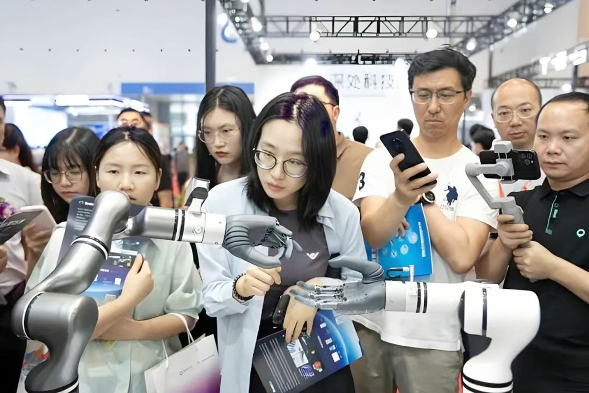 �F����չ�^��